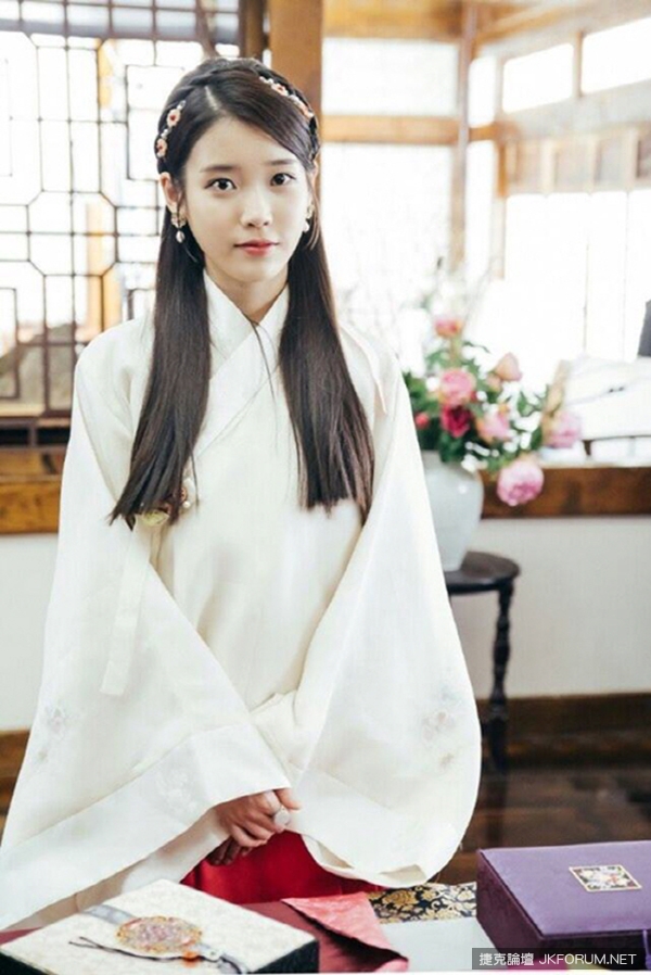 你怎麼選？性感的小野馬？還是清純惹人疼的國民妹妹？