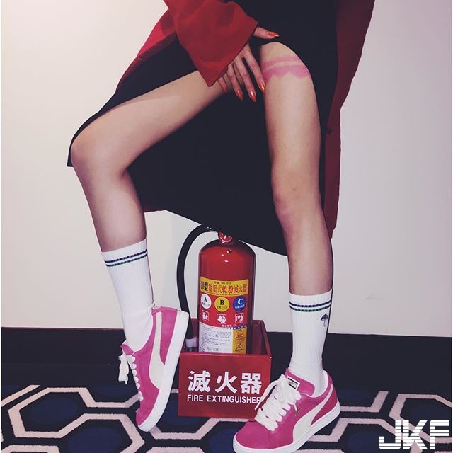 今天露胸明天露背！強國妹子張家衣的潮騷「暴露哲學」