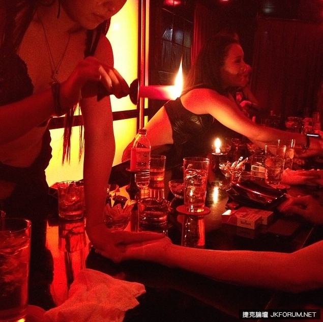 日本地下天堂「乳頭酒吧」　一美元就可任摸一小時！