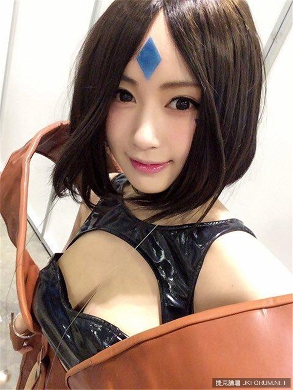 兩人相差31歲！豪乳Coser【御伽ねこむ】帶球嫁51歲知名漫畫家！