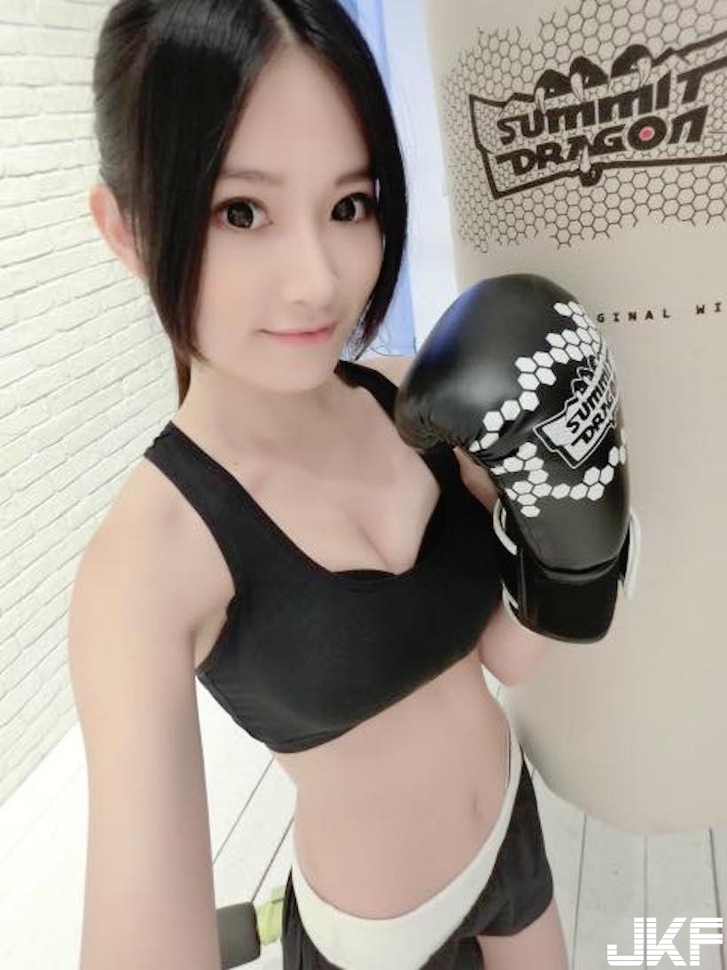 網友驚見「極品美腿老師！」她的火辣身材讓 一票人戀愛了！