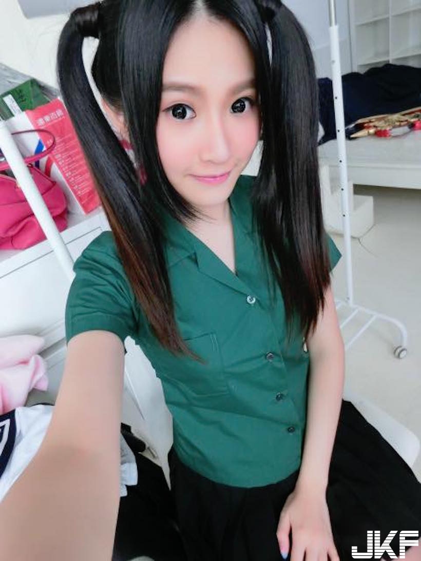 網友驚見「極品美腿老師！」她的火辣身材讓 一票人戀愛了！