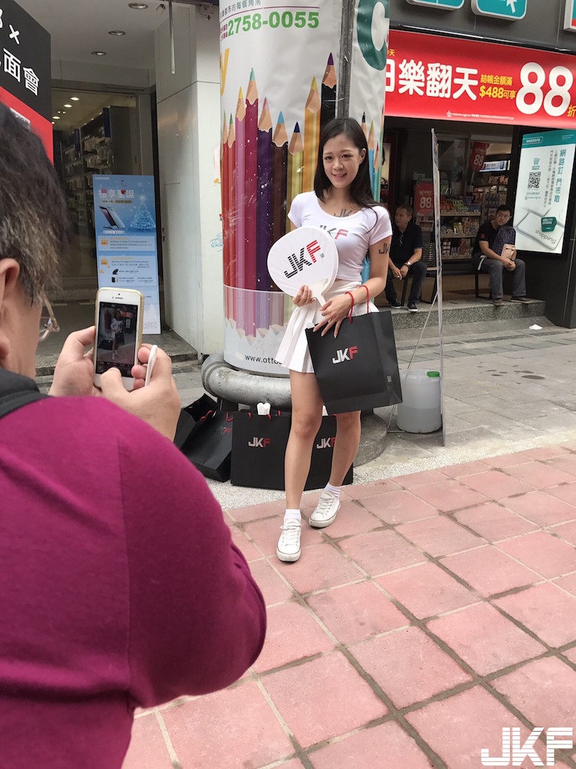 好狂！JKF女郎「最強年曆見面會」凌晨爆滿人潮！活動現場畫面實在太誇張了&#8230;