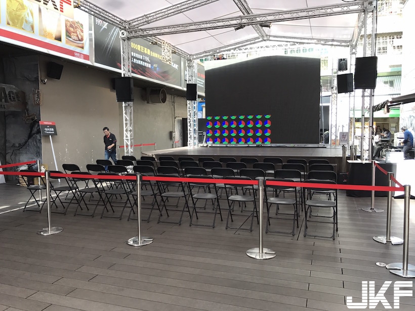 好狂！JKF女郎「最強年曆見面會」凌晨爆滿人潮！活動現場畫面實在太誇張了&#8230;