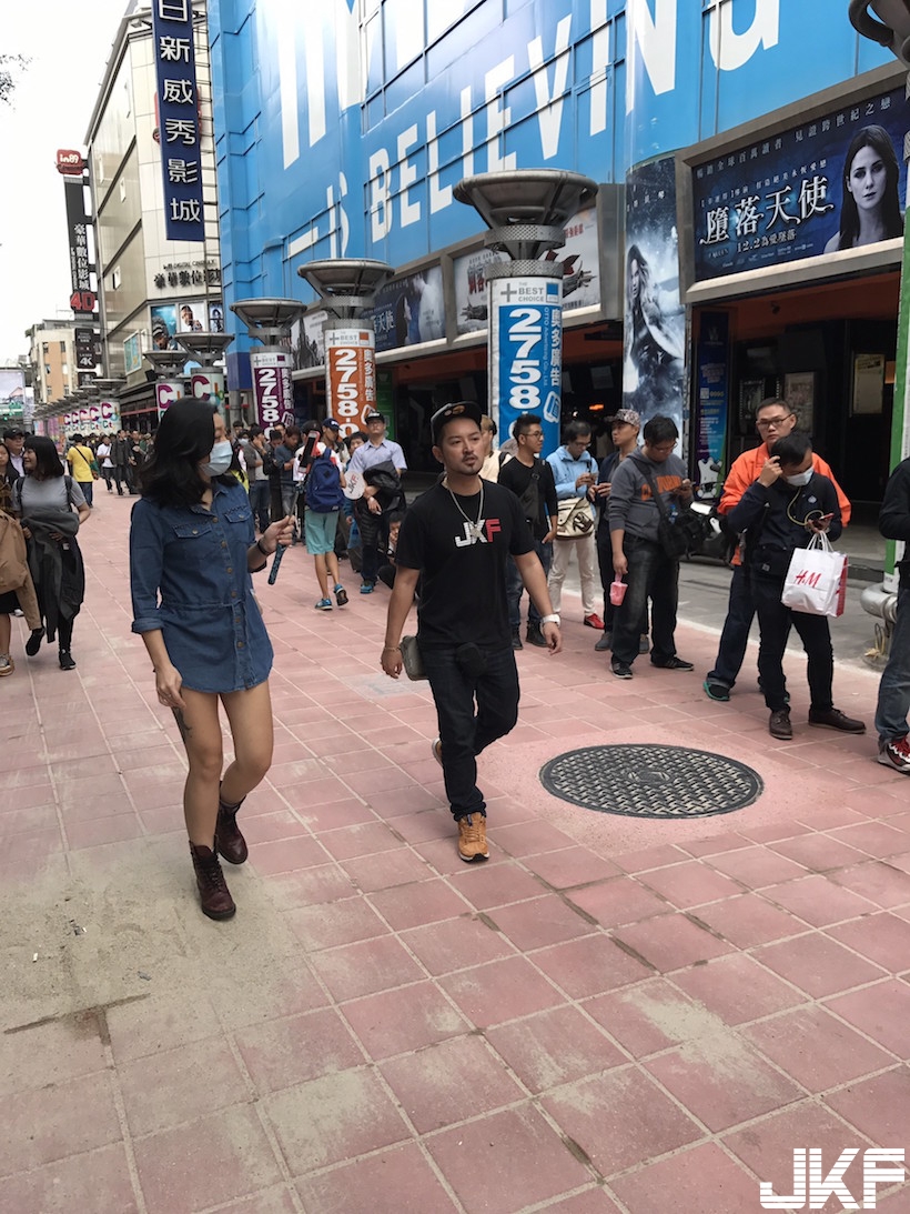 好狂！JKF女郎「最強年曆見面會」凌晨爆滿人潮！活動現場畫面實在太誇張了&#8230;