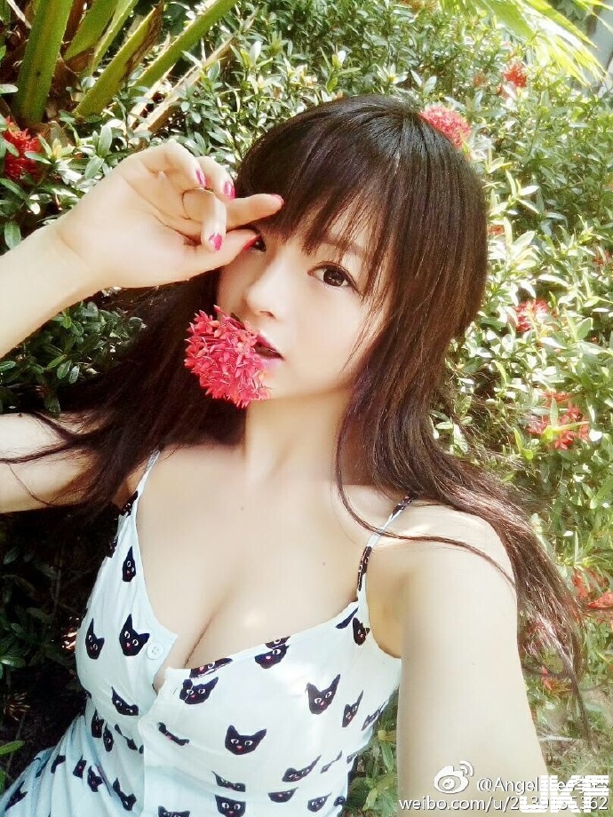 正妹重訓把自己弄得溼答答「美胸翹臀」都在發亮！私底下居然是這樣子…