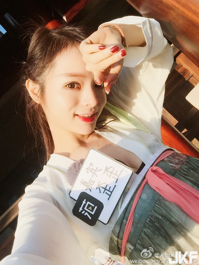 正妹重訓把自己弄得溼答答「美胸翹臀」都在發亮！私底下居然是這樣子…