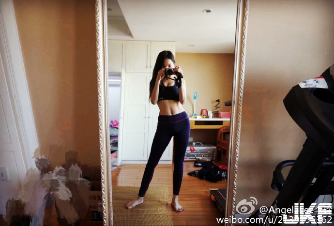 正妹重訓把自己弄得溼答答「美胸翹臀」都在發亮！私底下居然是這樣子…