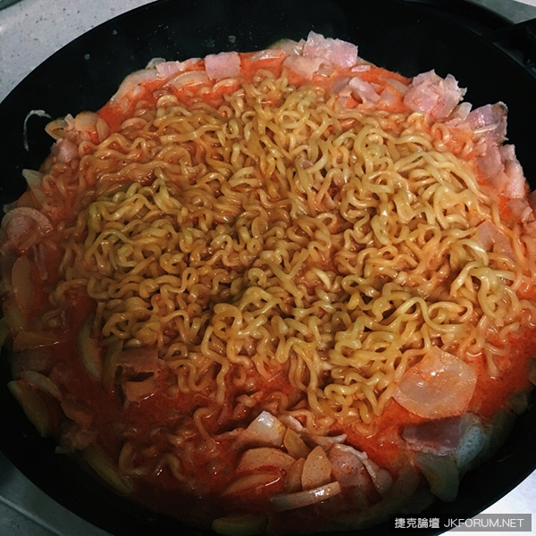 爆辣！辣得超狂的韓式辣雞炒麵你吃過嗎？那你吃過韓國人發明的這些新吃法了嗎？