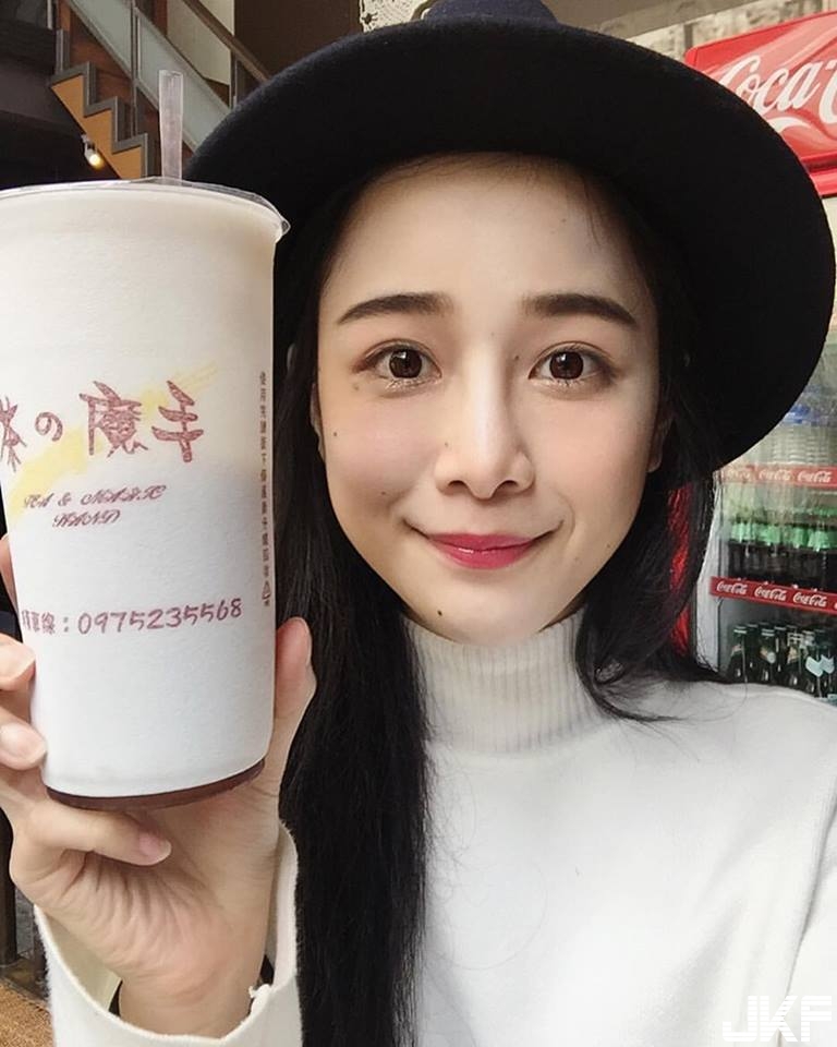 暴食網美「千千」超狂！嗑12碗泡麵驚呆網友！