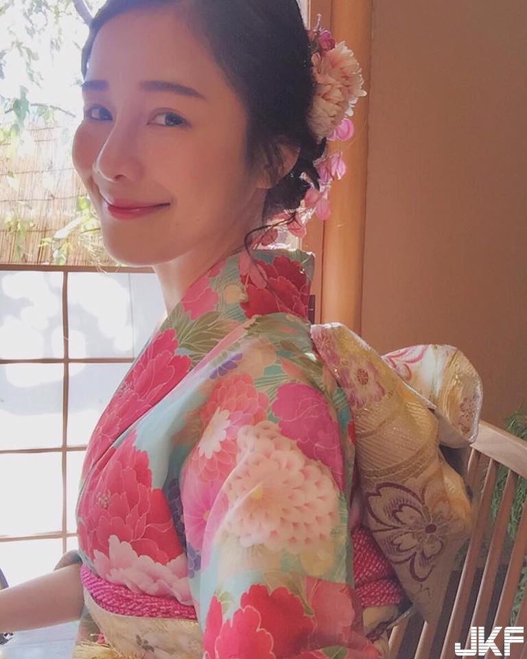 暴食網美「千千」超狂！嗑12碗泡麵驚呆網友！