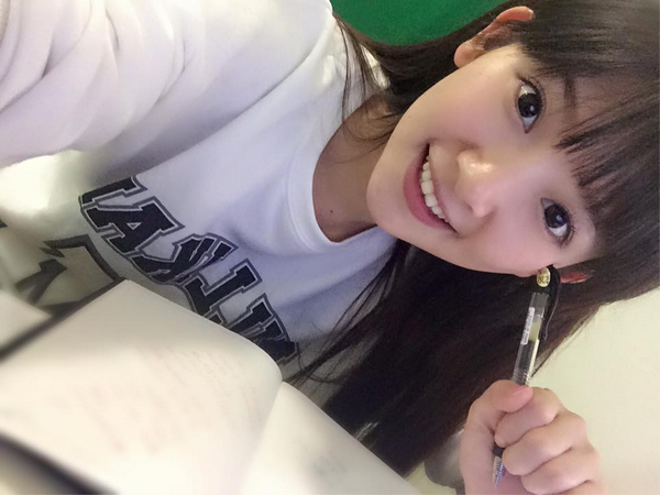 媽媽發怒！看個幼幼台老公、小孩魂都飛了！感嘆姊姊威力太強……小孩、大人一併俘虜