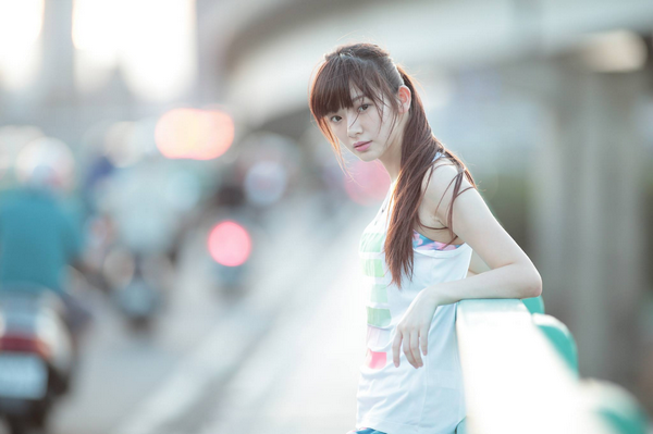 媽媽發怒！看個幼幼台老公、小孩魂都飛了！感嘆姊姊威力太強……小孩、大人一併俘虜