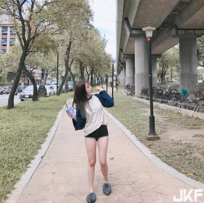 台灣網拍老闆娘「自拍內褲照」引網友瘋傳！這種尺度看了真的好害羞喔&#8230;