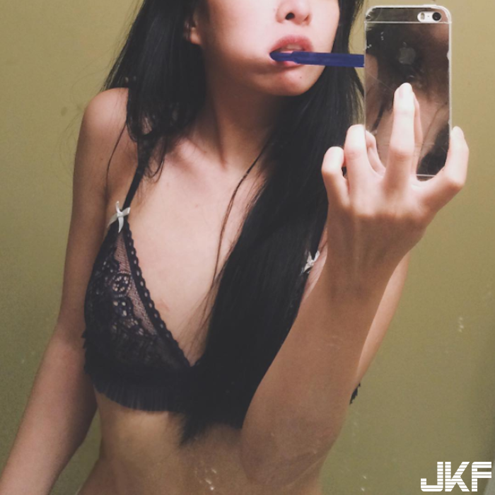 台灣網拍老闆娘「自拍內褲照」引網友瘋傳！這種尺度看了真的好害羞喔&#8230;