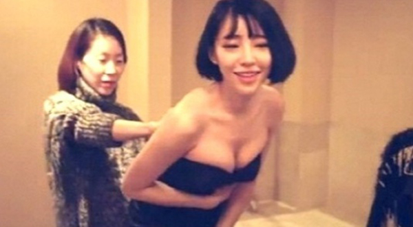 單眼皮女孩也出頭天！舞台上這麼狂野也可以嗎？腿張的一次比一次還開..這怎麼吃得消嘛