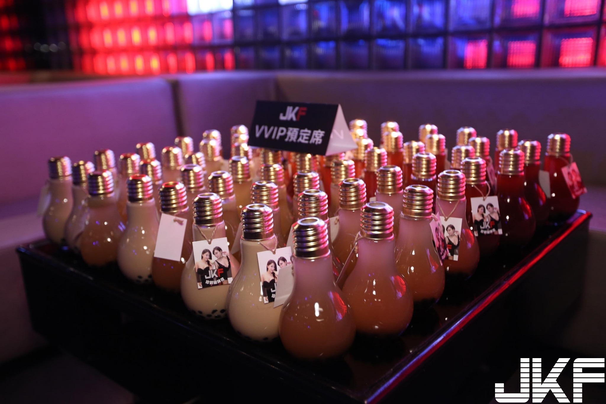 最豪華夜店趴！DJ放到最大聲，會員們全嗨起來！