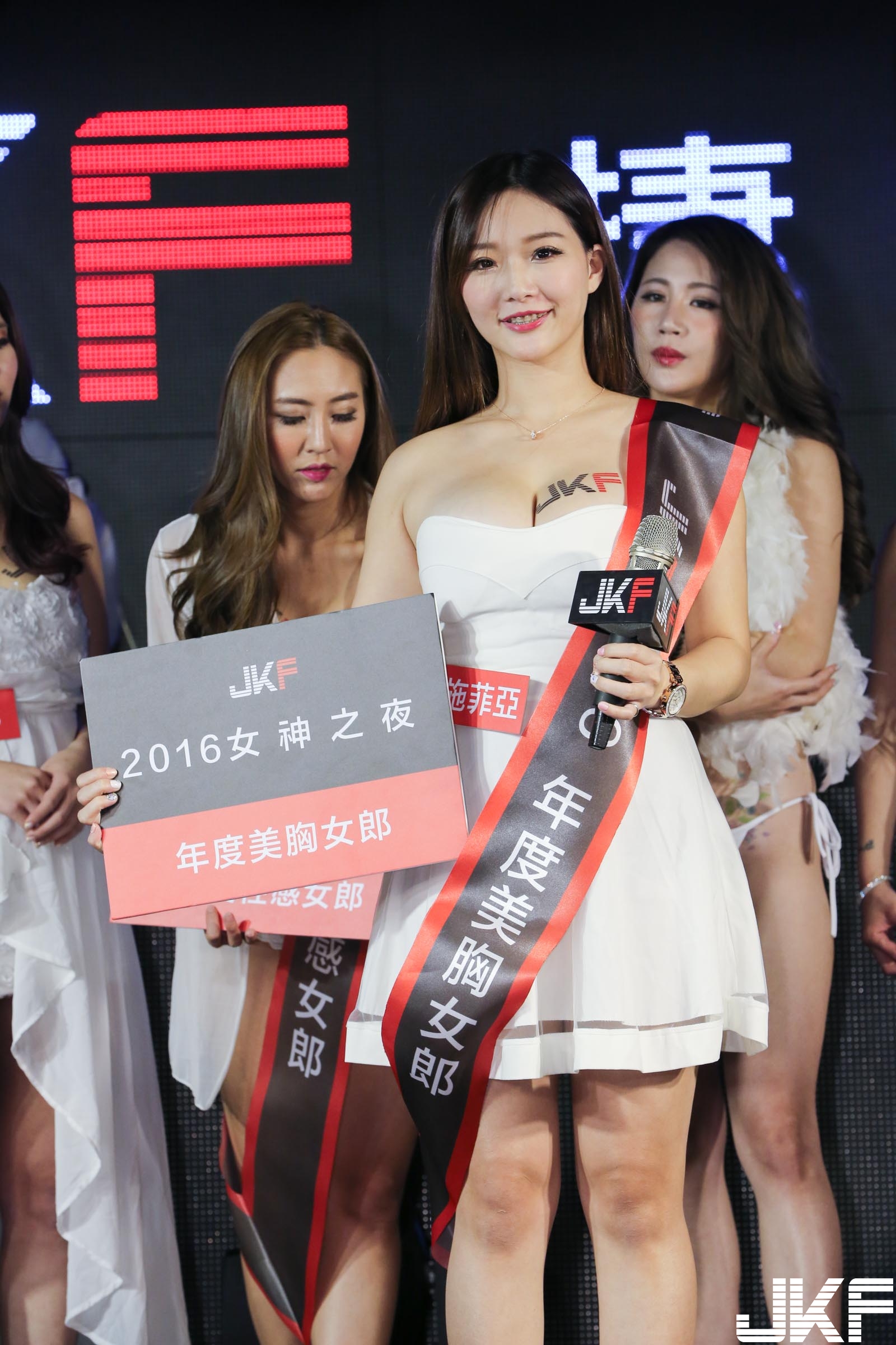 叫我選出「最佳 JKF 女郎」實在太為難了　十位佳麗後台美照讓人噴鼻血！