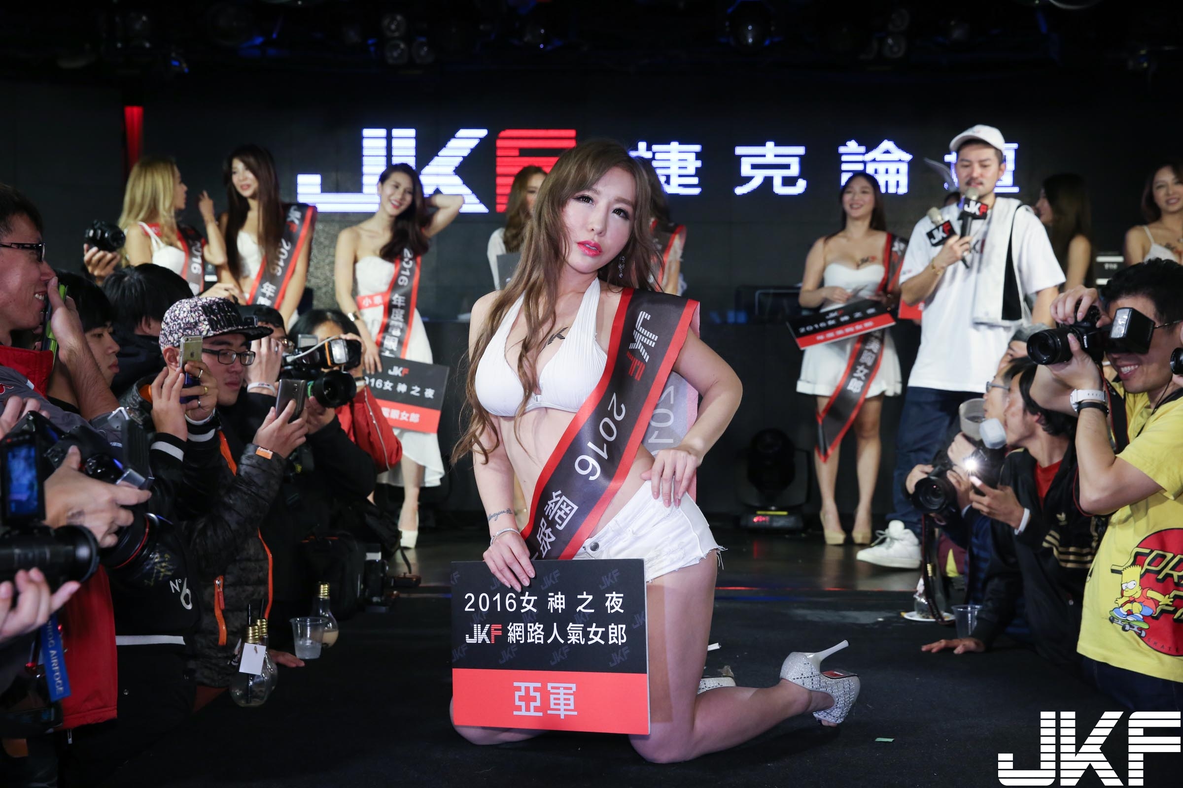 叫我選出「最佳 JKF 女郎」實在太為難了　十位佳麗後台美照讓人噴鼻血！