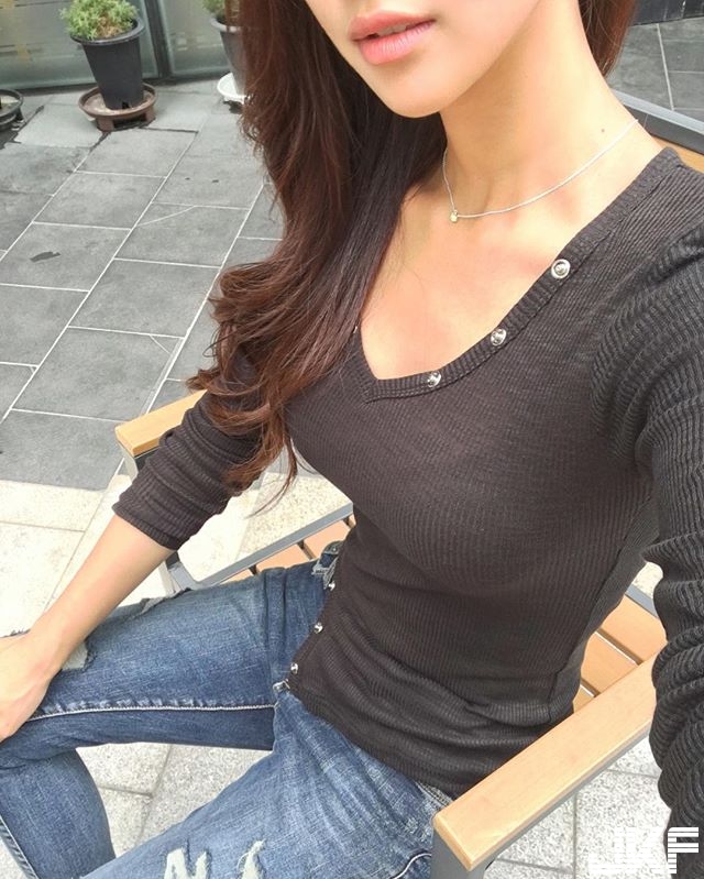 清爽天菜「馬尾妹」！撩起的不是頭髮是男人的心～沒想到身材竟然這麼Ｓ…