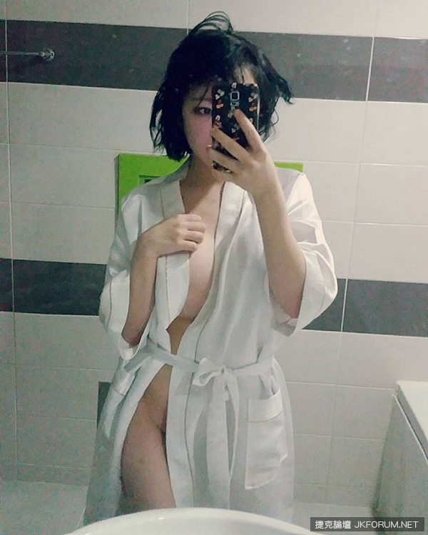 韓國高中妹子照片尺度超瘋狂，尺度大到慘遭退學，退學後妹子居然變本加厲！太殺啦！