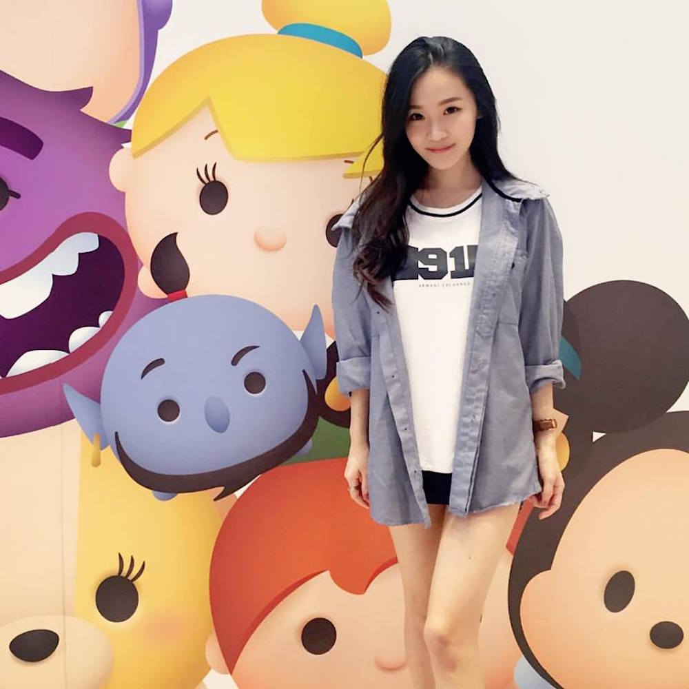 好猛喔！D奶妹子「深V爆乳喝酒」乳量超驚人！傳送門後的「性感車頭燈」讓網友超興奮&#8230;
