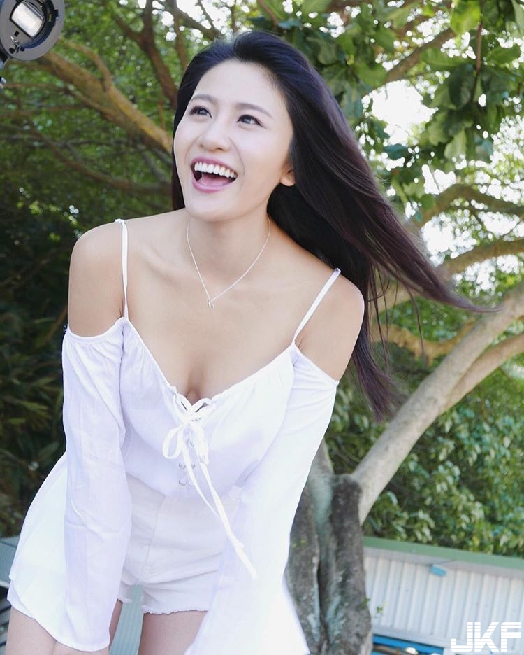 香港「大奶妹」身體超軟Q！網友推爆說會被榨乾：「想跟她試試更多姿勢」
