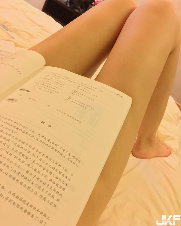 涉谷由裏彈吉他前「伸手喬H奶」　神技術證明她真的會！
