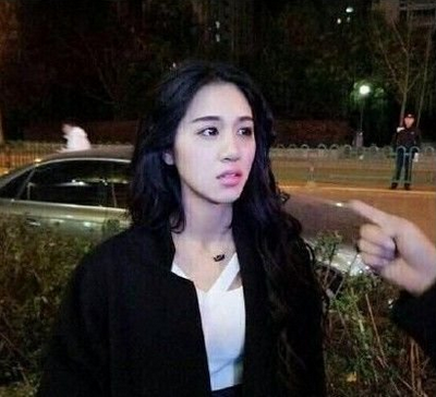 小三慘遭原配活逮暴打路倒！沒想到……站起後因顏值過高讓網友一面倒痛批正宮沒教養