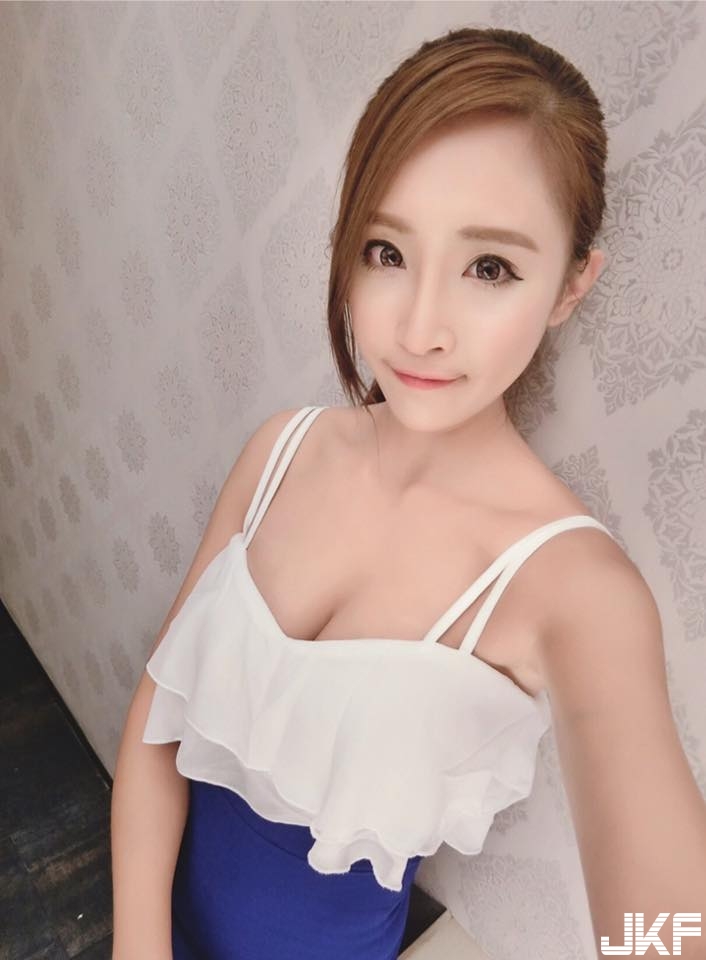 小清新女神《小漾》迷人的笑容跟渾圓的歐派一樣吸睛！