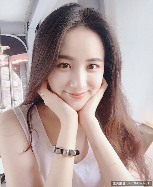 韓空姐美到被肉搜，網友異口同聲「她本人比照片好看一百倍！」不說了！我得存機票錢了