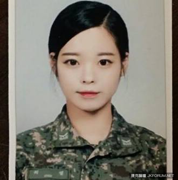 韓國最美「海軍妹」這顏值真的超高！齁唷~你再這樣漂亮下去人家就要去當兵了喔！