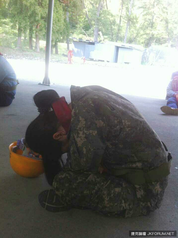 韓國最美「海軍妹」這顏值真的超高！齁唷~你再這樣漂亮下去人家就要去當兵了喔！