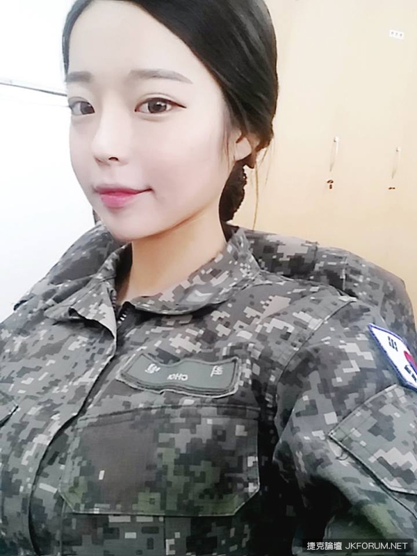 韓國最美「海軍妹」這顏值真的超高！齁唷~你再這樣漂亮下去人家就要去當兵了喔！