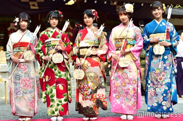 日本成人之日歲的櫻花妹全湧上街但怎麼有人越穿越露 網路美女 Jkf 捷克論壇 日本成人之日歲的櫻花妹全湧上街但怎麼有人越穿越露 網路美女 Jkf 捷克論壇