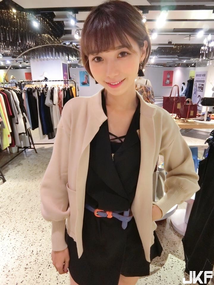 未來的波麗士大人正妹「Ti Ti」預約警界之花 天使臉孔火辣身材 網友：犯罪率要上升了！