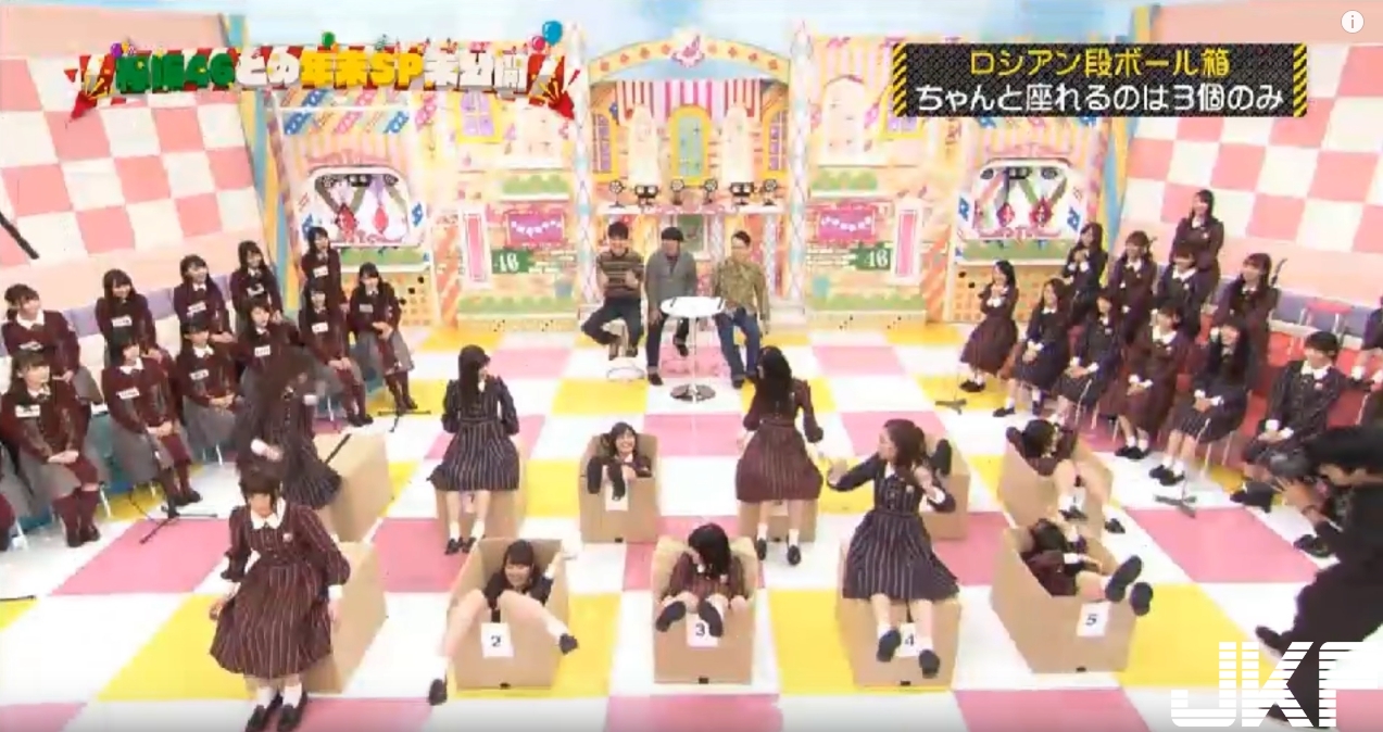 製作單位壞壞！俄羅斯紙箱這神企劃根本就試圖要「少女偶像走光」吧？