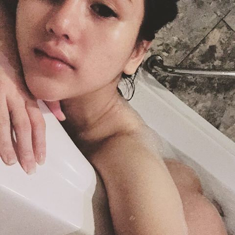 巨乳民宿老闆娘「渾圓車頭燈」接客　穿性感睡衣打掃房間服務極佳