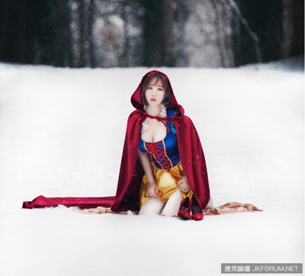 韓國《爆乳版白雪公主》白雪公主掛著Ｅ奶，眼神楚楚可憐，超想把她擁入懷中疼啊！