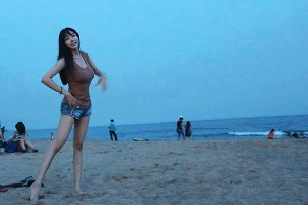 韓妹一臉貓咪樣，「萌」翻網友！反向魅力的巨乳尖挺到根本就是木蘭飛彈，超想中彈…