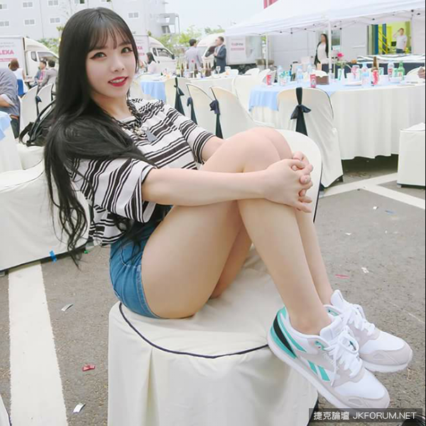 韓妹一臉貓咪樣，「萌」翻網友！反向魅力的巨乳尖挺到根本就是木蘭飛彈，超想中彈…