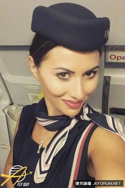 萬呎高空的悸動！35 國空服員靈動美圖一次珍藏