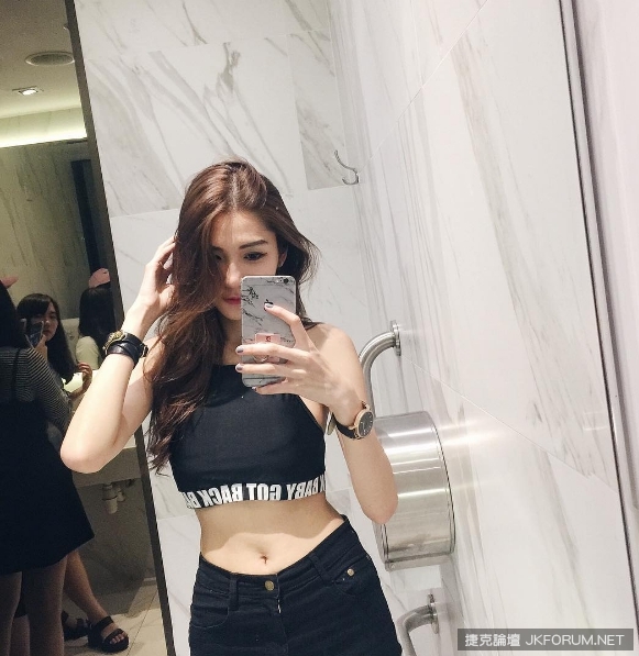 大馬沒有極限！巨乳妹海邊大曬「白色胸器」引30萬人追蹤！這深溝看了都要噴鼻血了&#8230;