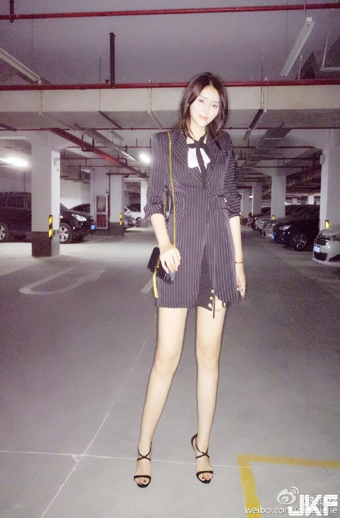 36E 火辣「女主播」一發奶照就引起觀眾瘋狂！「白嫩巨乳」配上逆天大長腿太犯規了啦