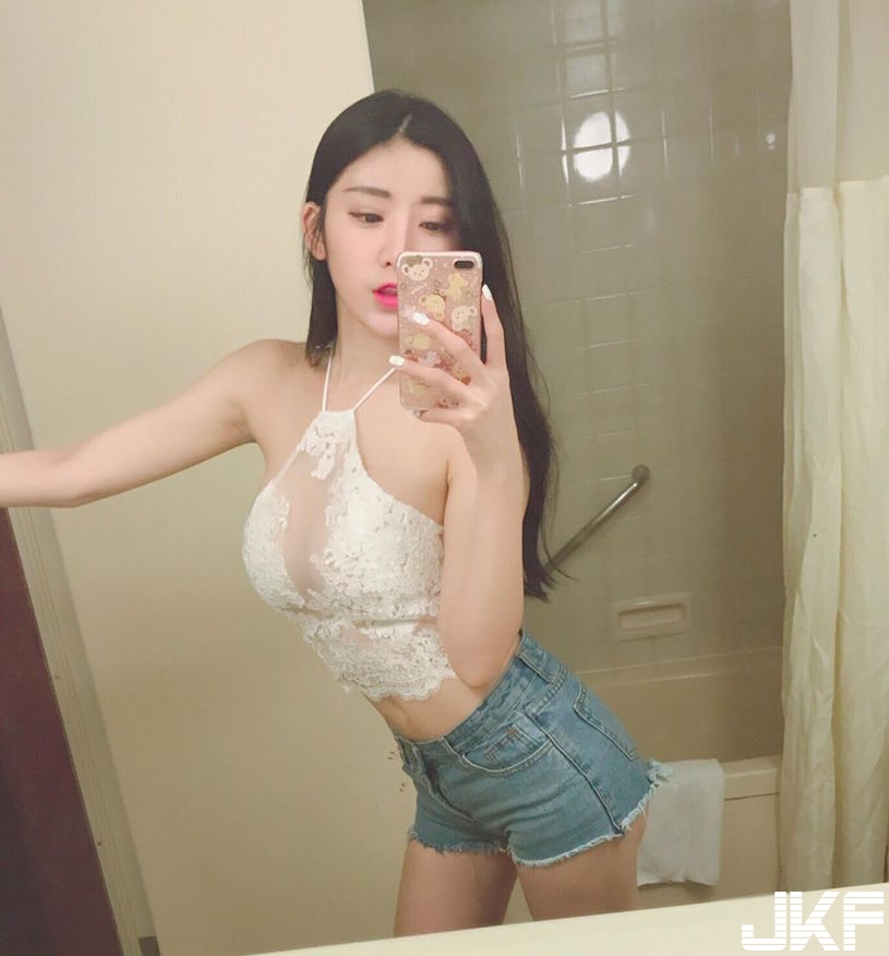 極度興奮！網瘋傳「爆乳肚兜妹」畫面太惹火！超兇悍巨乳連安全帶快扣不上&#8230;