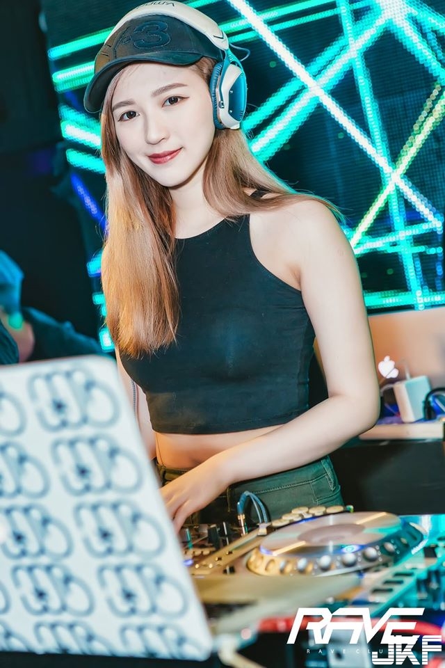 Rave club-2016.3.18 (五)【 威皇降臨2016全新專輯發表前哨站 】 - 夜店辣妹 -