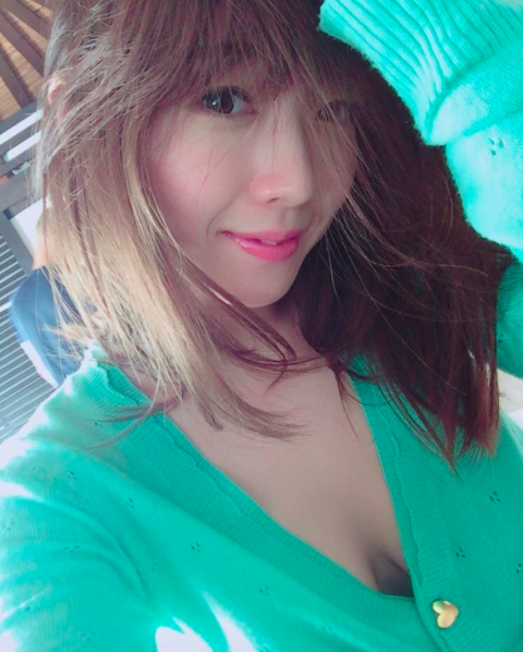 想吃！「棉花糖Ｇ奶妹」超Q彈「肉彈擺桌上」道晚安！網：太狂了誰睡得著！