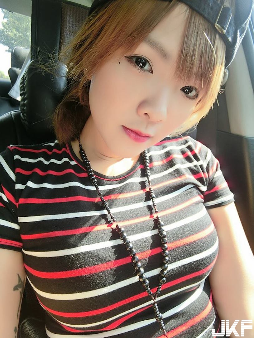 愛滿出來！超犯規「E奶爆乳妹」乳量有夠兇殘！ 一發「巨乳照」散發滿滿的愛…