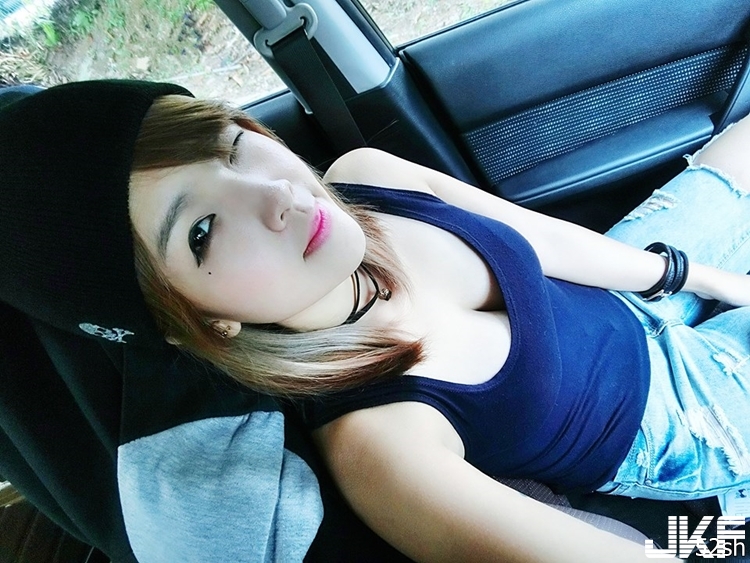 愛滿出來！超犯規「E奶爆乳妹」乳量有夠兇殘！ 一發「巨乳照」散發滿滿的愛…