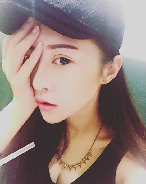 溝圖優美！頂級小隻馬「白嫩奶妹」示範給你看什麼叫「水乳交融」…
